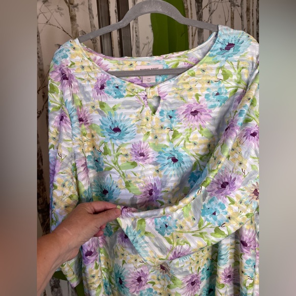 Allison Daley Pastel Floral Scoop Neck Tunic Blue, Lavender & Yellow P2P27”L:27” - Picture 3 of 5